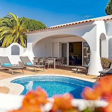 Villa Sleeps 6 With Pool Vale do Lobo