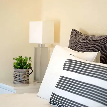 Villa Sleeps 6 With Pool