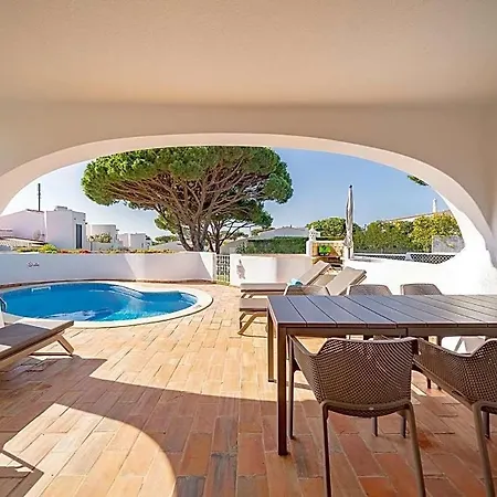 Sleeps 6 With Pool Vale do Lobo