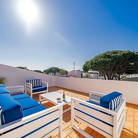 Villa Sleeps 6 With Pool *