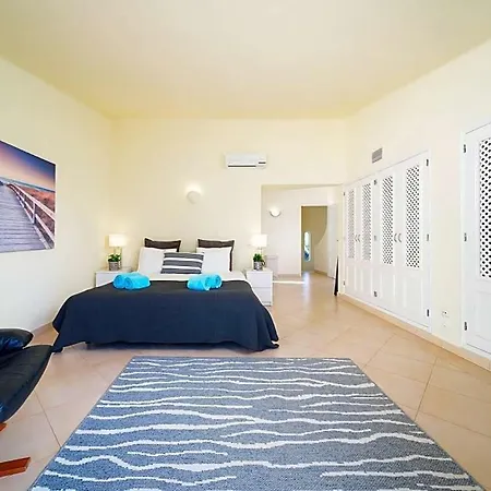 Sleeps 6 With Pool