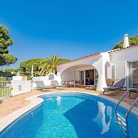Sleeps 6 With Pool Vale do Lobo