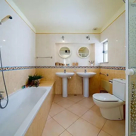 Sleeps 6 With Pool Villa *