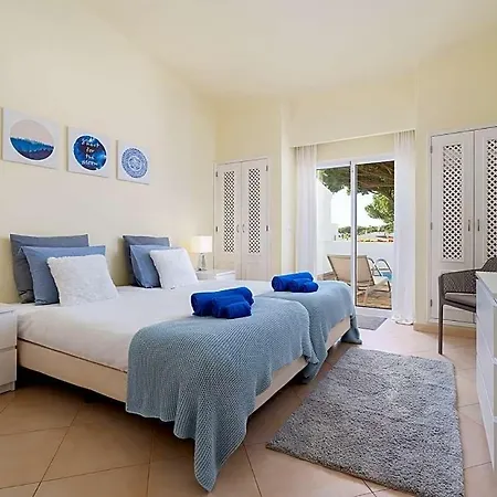 Villa Sleeps 6 With Pool Vale do Lobo